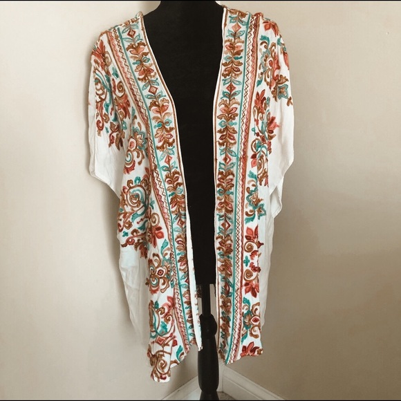 Altar'd State Tops - Women’s altered state embroidered komono size M/L